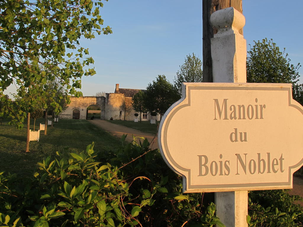 Bed and Breakfast Manoir Du Bois Noblet Louerre Exterior foto